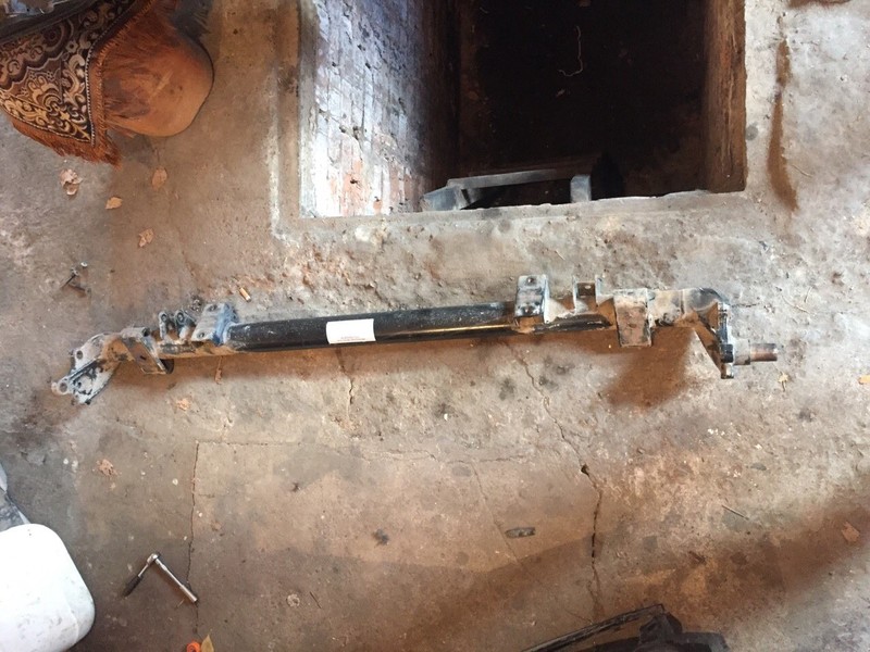 Балка заднього моста Volkswagen Caddy 3  2011 2.0 Дизель Хмельницький