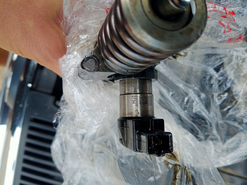 Насос-форсунка 03G130073M   Audi A3, Audi A4, Seat Altea, Skoda Octavia, Volkswagen Passat, Volkswagen Tiguan, Volkswagen Touran