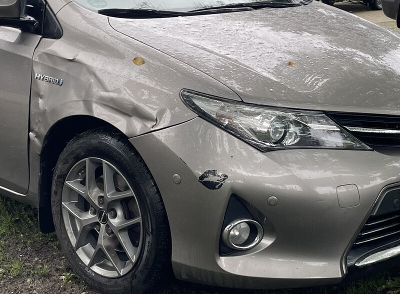 Крило переднє Toyota Auris  2013 хетчбек 1.8 Гибрид 