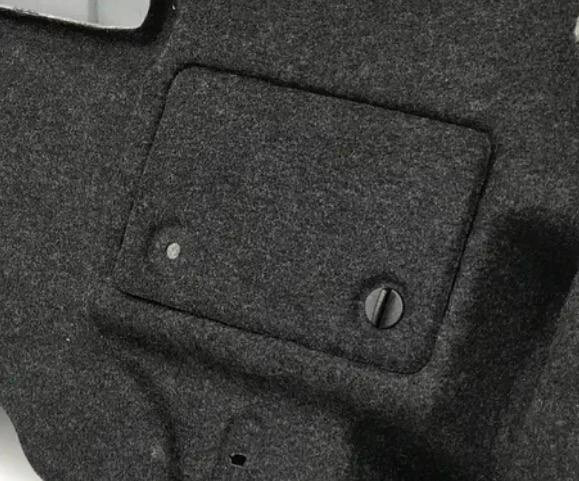 Лючок акамулятора в обшивке багажника Ford Fusion  2013 2.0 Гибрид Ивано-Франковск