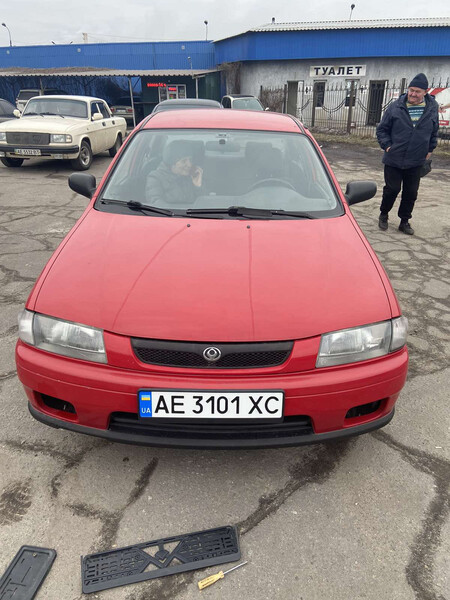 Решетка радиатора Mazda 323 1997 г.  1.5 л бензин Днепр