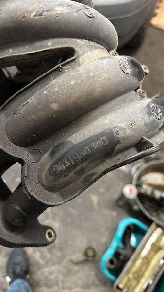 Впускной коллектор і випускний колєктор Citroen Berlingo  2006 1.4 Бензин 