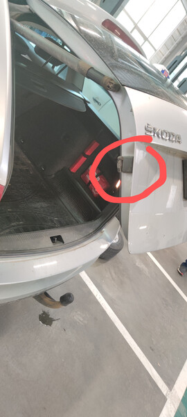 Упор крышки багажника Skoda Octavia A7  2016 универсал 2.0 Дизель Томашполь