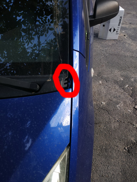 Накладка на лобовое стекло Mitsubishi Colt  2007 универсал 1.3 Бензин Николаев