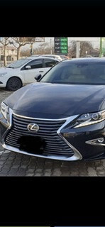Центральна решітка Lexus ES  2018 2.5 Бензин Луцк