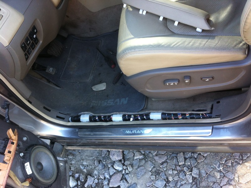 Накладка передніх дверей Nissan Murano Z51  2009 3.5 Бензин 