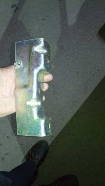 Кронштейн двери Chery Amulet  2006 1.6 Бензин Киев