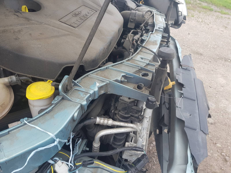 Телевизор - передняя панель (под упор) Ford Escape SEL 2013 2.0 Бензин 