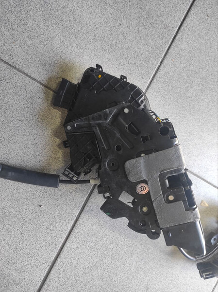 Замок двери передний левый Land Rover Range Rover 2016 г.  Одесса