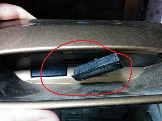 Кнопка открывания задней двери Nissan Tiida C11 хэтчбек 2007 г.  1.6 л бензин Киев
