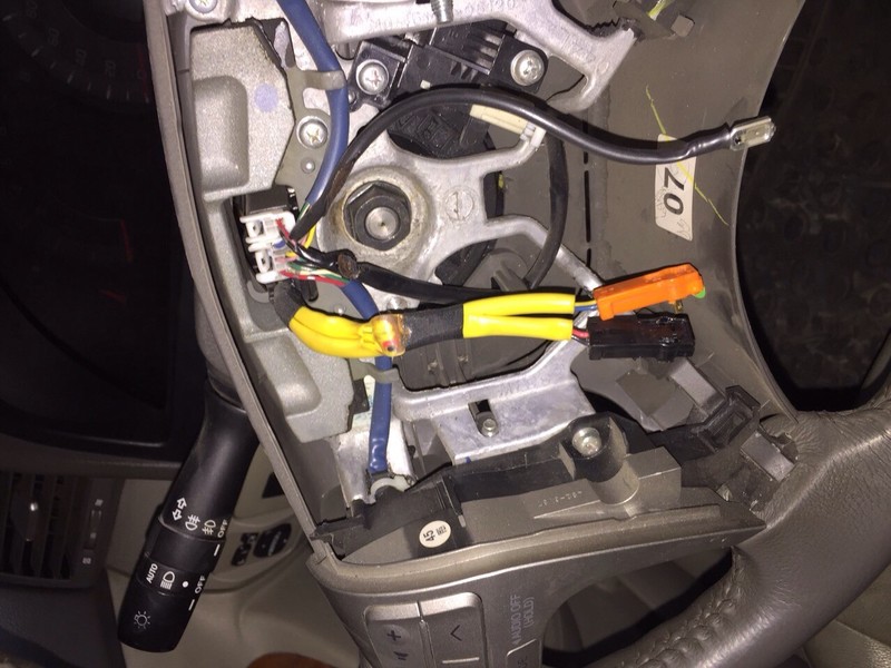 Провод с фишкой airbag в руль Toyota Camry 40 2008 г.  2.4 л бензин Ивано-Франковск