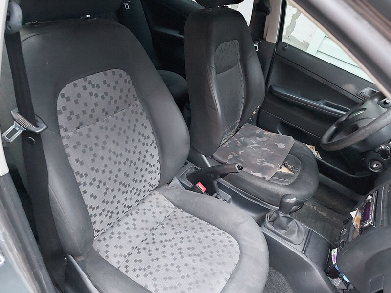 Передние сиденья Skoda Fabia 3  2015 универсал 2.0 Бензин Кременчуг