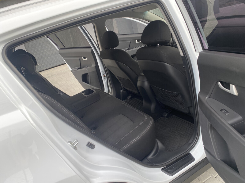 Уплотнітель задній правий Kia Sportage 3  2013 1.7 Бензин Вінниця