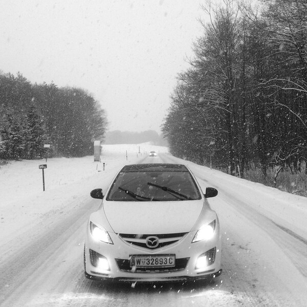 Решітка радіаторна Mazda 6 універсал 2008 р.  2.2 л дизель Дубно