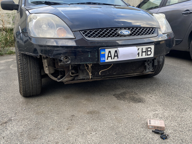 Губа переднего бампера Ford Fiesta MK6  2007 хэтчбек 1.3 Бензин Киев
