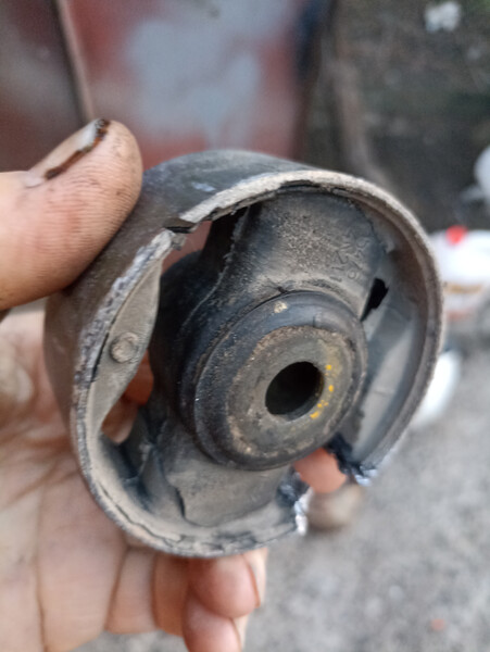 Сайлентблок задний заднего моста Renault Kangoo  2005 1.9 Дизель Килия