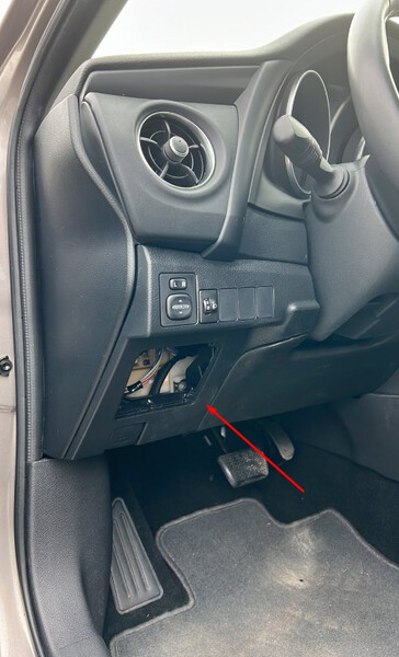 Монетница Toyota Auris  2015 хетчбек 0.1 Бензин 