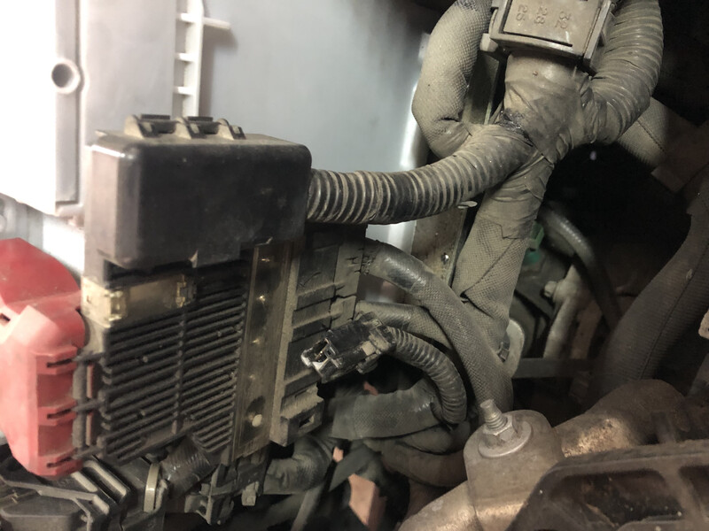 Плюсова клема з запобіжниками Nissan Qashqai J10  2012 универсал 1.5 Дизель Городок