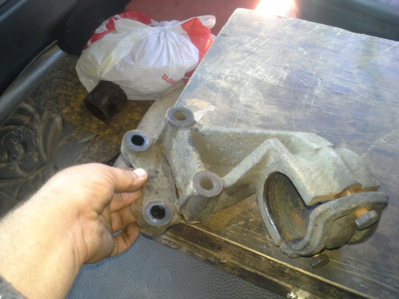 Кронштейн стабилизатора пневмоход Mercedes 814 1997 г.  4.3 л дизель Ровно