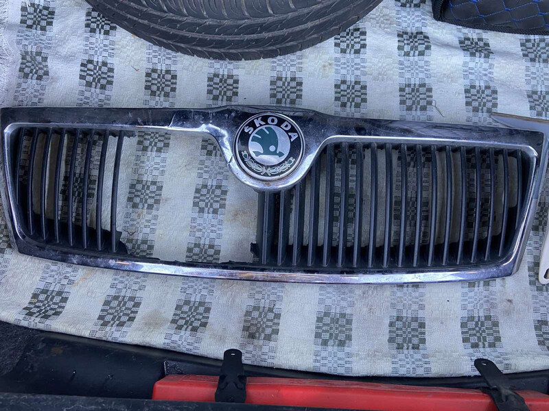 Решетка передняя Skoda Octavia A5 2005 г.