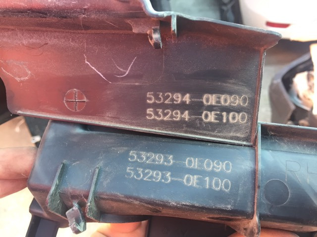 Дефлектор радіатора Toyota Highlander  2015 2.7 Бензин 