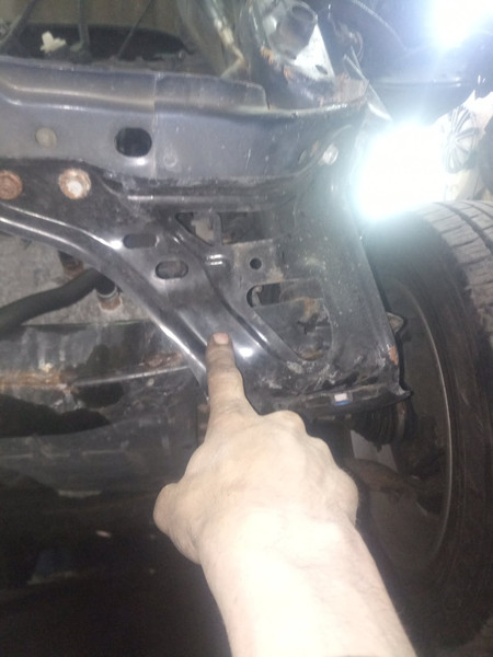 Кронштейн подрамника до панели радиатора Lexus RX 2013 г.  3.5 л бензин Киев