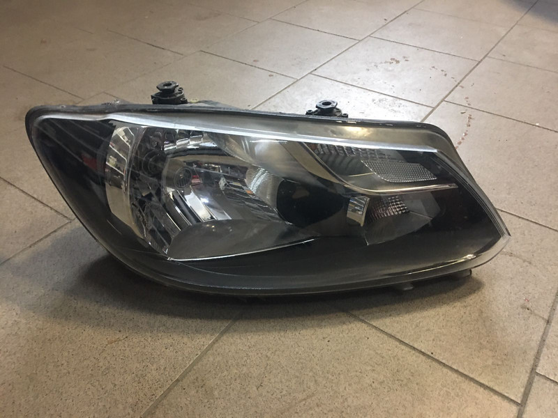 Основна фара права Volkswagen Caddy 3  2011 2.0 Дизель 