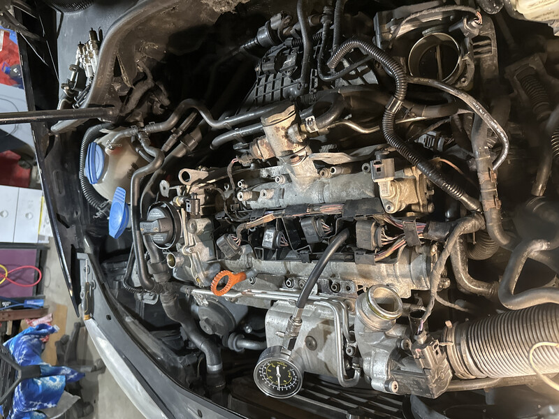 Форсунка топлівная Volkswagen Golf 5  2007 универсал 1.6 Дизель Ивано-Франковск