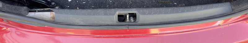 Накладка в богажник Toyota Yaris  2006 1.3 Бензин Одеса