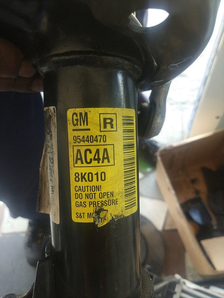 Амортизатор передний 95440470   Buick Encore, Chevrolet Trax