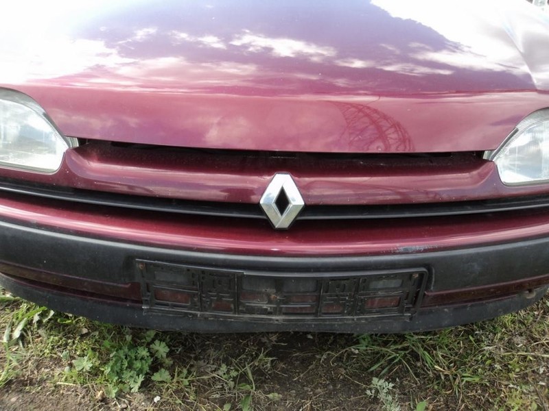 Решетка радиатора Renault Safrane RN хэтчбек 1995 г.  2.2 л бензин Черновцы