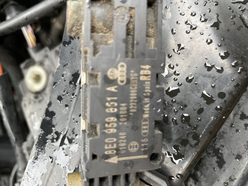 Датчик удара Audi A4 B7  2005 Сквира