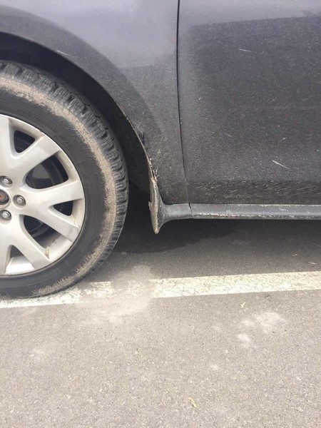 Крепеж бокового молдинга на порог правый Mazda CX-7  2007 универсал 2.3 Бензин Киев