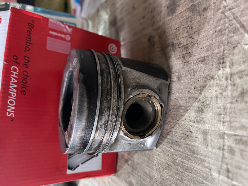 Поршень Mercedes Sprinter 2013 г.  2.4 л дизель Днепр