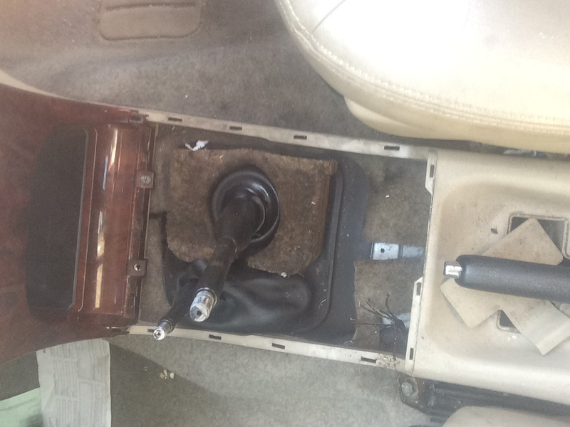 Консоль Nissan Terrano II  2001 2.7 Дизель Ужгород