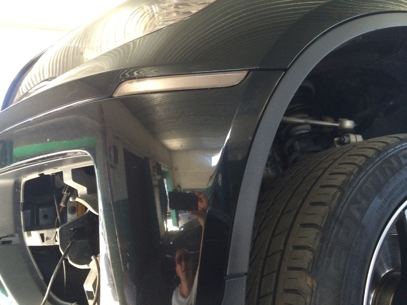 Отражатель белый в бампер BMW X6  2008 3.0 Бензин 