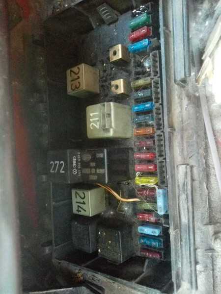 Блок предохранителей Audi 90 1988 г.  2.2 л бензин Киев