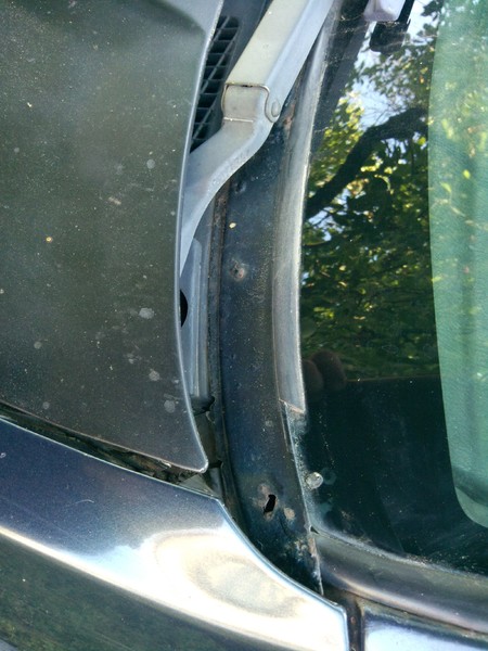 Резиновый уплотнитель стекла задней двери Nissan Sunny 100 xls 1990 1.6 Бензин Винница