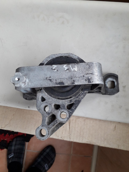 Подушка двигуна Mazda 3 BK  2008 хэтчбек 1.6 Бензин Львов