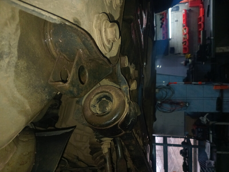 Сайлентблок переднего рычага задний, ліва сторона Land Rover Freelander  2009 2.2 Дизель Калуш