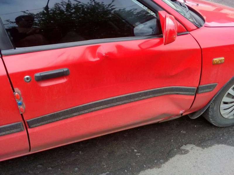 Дверь правая передняя Mazda 323  1992 2.0 Бензин Киев