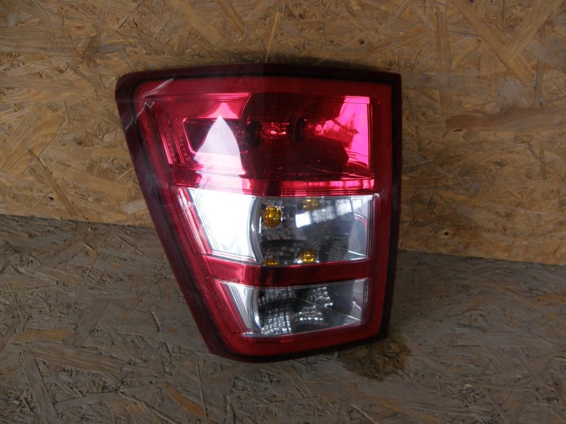 Фонарь левый Jeep Grand Cherokee  2005 2.5 Дизель Киев