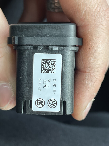 Кнопка аварийки Skoda Citygo  2017 хэтчбек 1.0 Бензин Вышгород