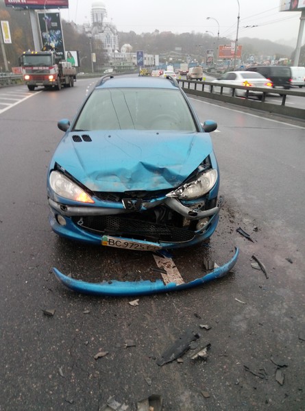 Капот бампер рдиатори фари Peugeot 206  2005 універсал 2.5 Дизель 