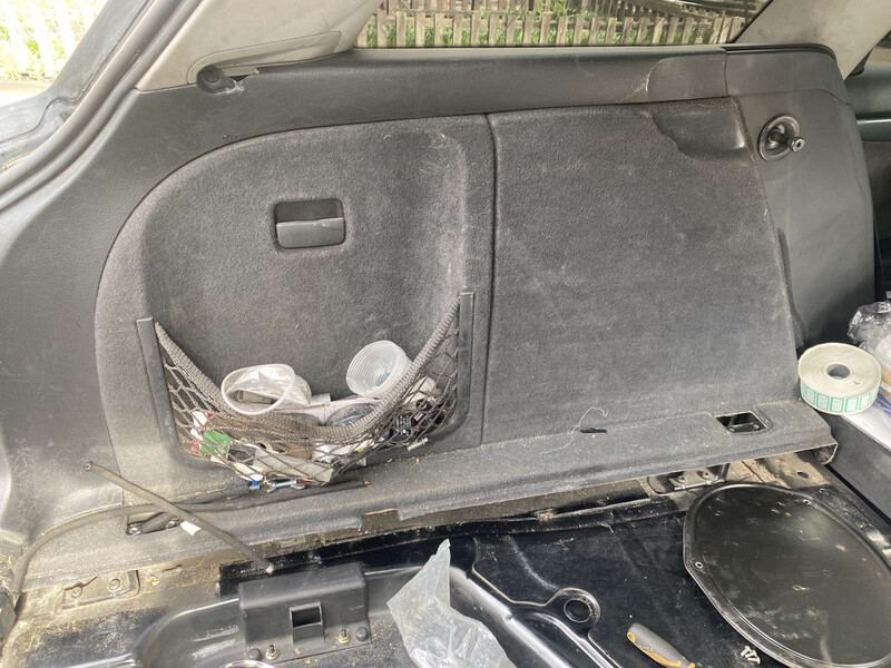 Обшивка багажника Audi A4  2001 универсал 2.5 Дизель 