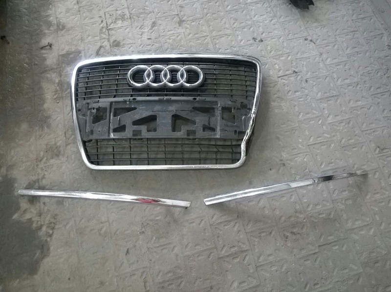 Решетка радиатора Audi A6 C5 2001 г.  2.4 л бензин Одесса
