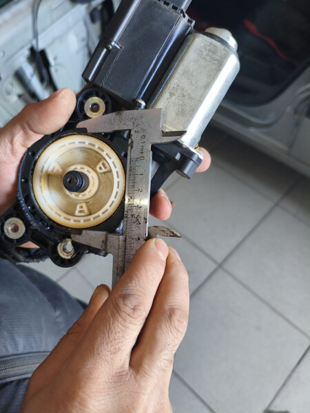 Электростеклоподъемник левый Renault Megane 2  2007 универсал 1.5 Дизель 