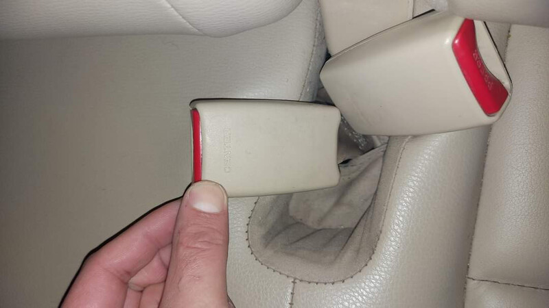 Роз'єм ременя безпеки водія і заднього пасажира Subaru Tribeca  2008 3.6 Бензин 