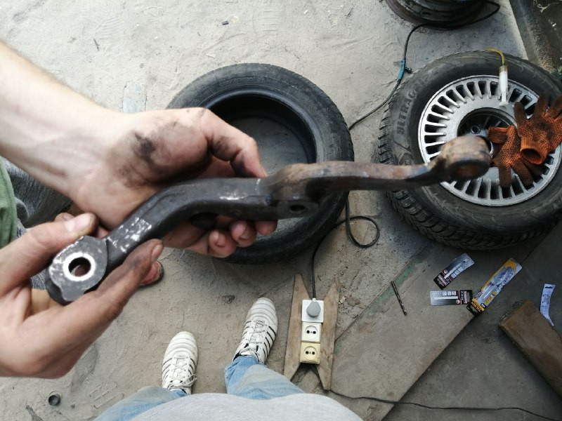 Маятниковий важіль Toyota Crown  1987 3.0 Бензин Ірпінь