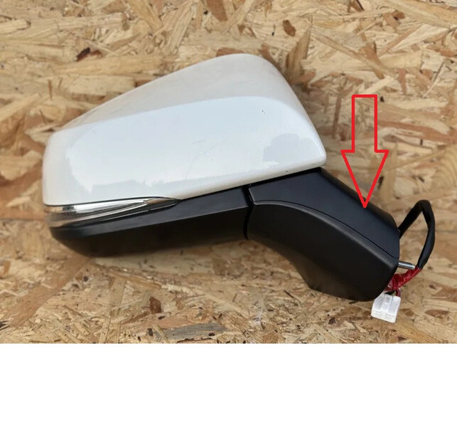 Верхняя накладка стойки правого зеркала Toyota RAV4  2023 2.4 Бензин 